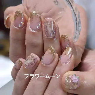 ネイル フラワー ムーンのネイルデザイン