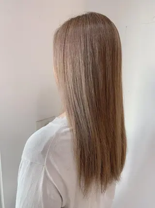 セミロング カラー 白髪ぼかしハイライト 柳川拓哉のヘアスタイル