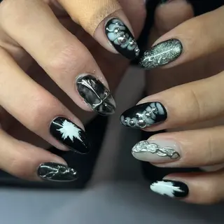 ネイル ⁸ᵃᵖᵖʸ🐝⋆゜ MöEのネイルデザイン