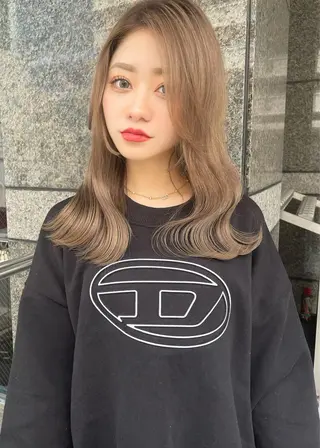 ミディアム カラー ヘアアレンジ fumika🎀 ベージュのヘアスタイル