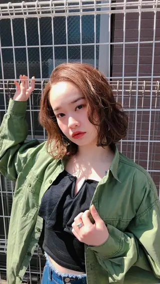 ミディアム カラー パーマ 内田温子大人女性 ハイライト、ボブのヘアスタイル