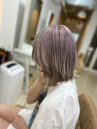 ミディアム カラー パーマ ヘアアレンジ メンズ キッズ ネイル マツエク・マツパ アイブロウ 🌟ブリーチ特化型 ハイトーンカラー🌟のヘアスタイル
