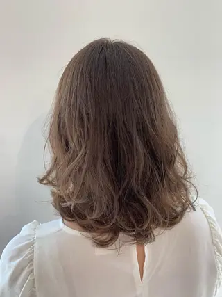 ミディアム カラー パーマ ヘアアレンジ 加藤 綾華のヘアスタイル