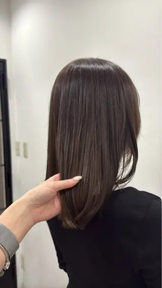 セミロング カラー ニシザカ マナのヘアスタイル