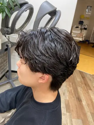 パーマ メンズ イツキ🌕デザインカ ラー🥨髪質改善🫧のヘアスタイル