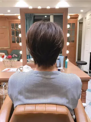 ショート Lond enikaのヘアスタイル