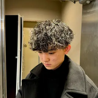 ミディアム カラー パーマ ヘアアレンジ メンズ 顔まわりカット の達人のヘアスタイル