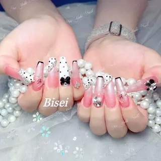 ネイル Queenie 🦋のネイルデザイン