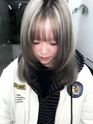 ロング カラー kosoraレイヤー ハイトーン/デザインのヘアスタイル