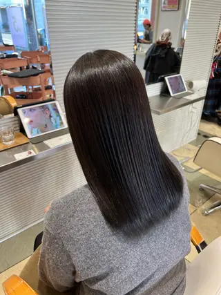 セミロング カラー ☘️折戸結菜☘️ ハイトーンカラーのヘアスタイル