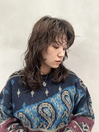 セミロング パーマ 瓜谷 亮磨のヘアスタイル