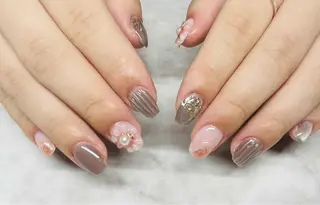 ネイル ダンビーニャム サロールのネイルデザイン