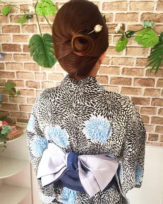 ロング ヘアアレンジ 毛穴改善/脱毛 ネイル 川上久仁子のエステ・リラクイメージ