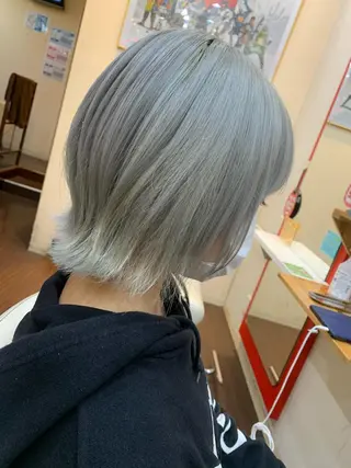 ショート 今村公介 ブリーチ特化、派手髪のヘアスタイル