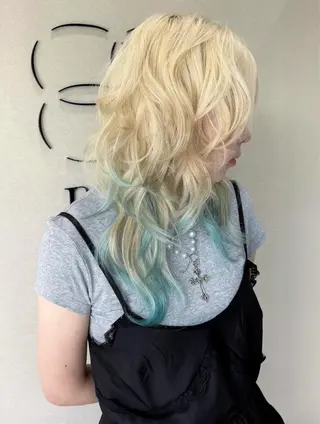 セミロング 夏季 デザインカラー /ブリーチカラーのヘアスタイル