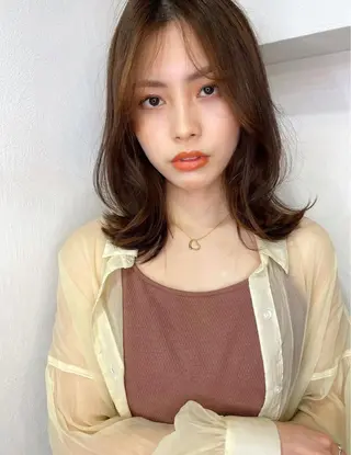 ミディアム カラー レイヤーカット、 大人可愛い　中村美羅のヘアスタイル
