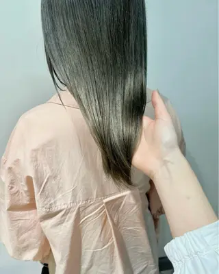 ミディアム カラー effect横浜所属・切りっぱなしボブ/ 艶カラー/綾莉のヘアスタイル