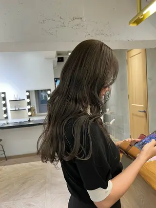 ロング こだわりのレイヤー /透明感カラーのヘアスタイル