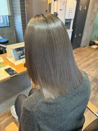 ミディアム カラー Eleanor spa&treatment 札幌店内にあるシェアサロン【WHITE】所属・シルクハイトーン / 髪質改善🦋MIKUのヘアスタイル