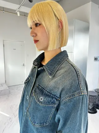 ショート カラー TATSUブリーチ/ ミルクティーベージュのヘアスタイル