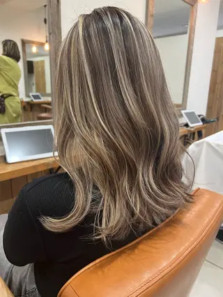 セミロング hair  design Norm所属・ハイライトバレイヤー ジュ🎨川村聖吾🎨のヘアスタイル