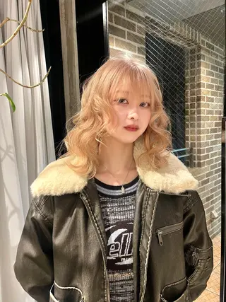 カラー ウルフとデザイン カラーの神のヘアスタイル