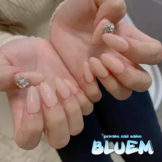 ネイル BLUEM なな🐶のネイルデザイン