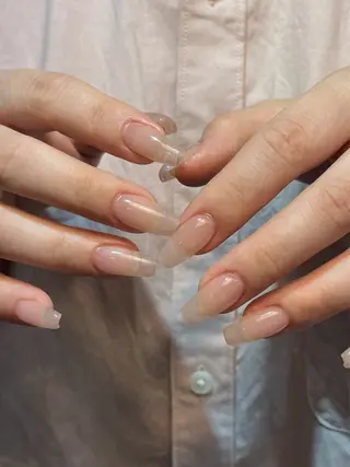 ネイル anyora nail salon所属・大人ワンホン キラキラ／Ayanoのネイルデザイン