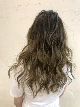 セミロング 韓国レイヤー外国人風 透明感カラー髪質改善のヘアスタイル