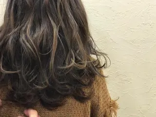 カラー 出村谷 雄太のヘアスタイル