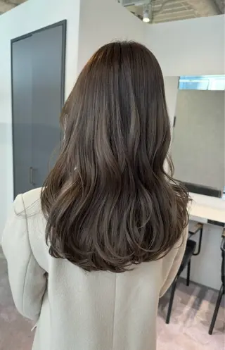 セミロング 透明感カラー 🪽AYAKAのヘアスタイル