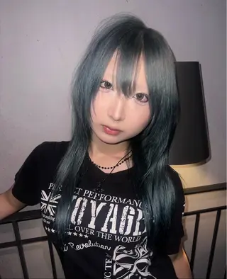 ロング AIRA/ブリーチ ‪/透明感カラーのヘアスタイル