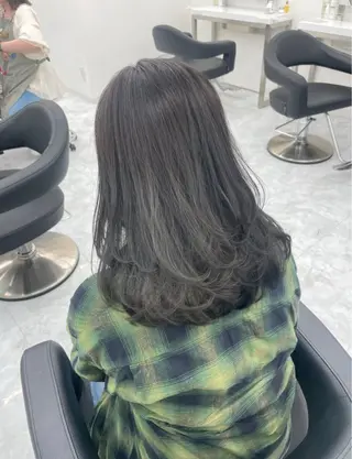 セミロング 韓国ヘア/ブリーチ無 しWカラー/オリーブのヘアスタイル