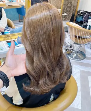 ミディアム レイヤーカット /透明感カラー西田のヘアスタイル