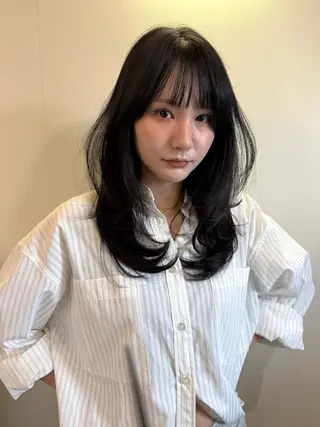 セミロング レイヤーカット\ウル フ　chinatsuのヘアスタイル