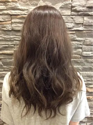 ロング カラー ヘアアレンジ Fika所属・佐藤 匠のヘアスタイル