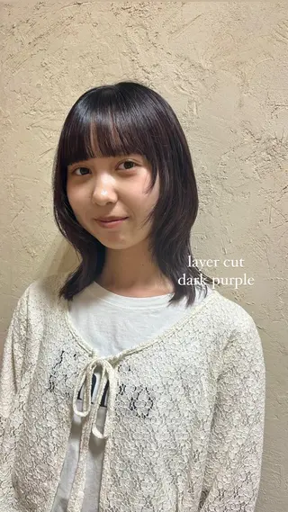ミディアム カラー ミウラナツサ /レイヤーカットのヘアスタイル