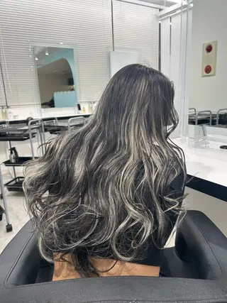 ロング カラー エフェクトブリーチ／ レイヤーカット／翔のヘアスタイル