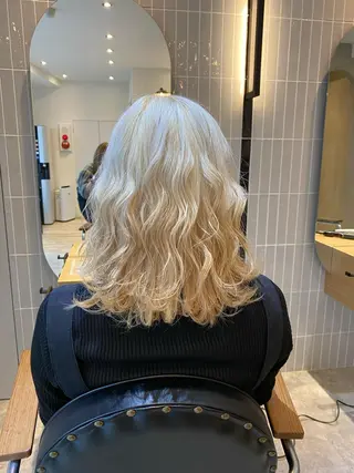 ミディアム カラー ヘアアレンジ Emerge 新宿東口店所属・堀山 佳奈のヘアスタイル