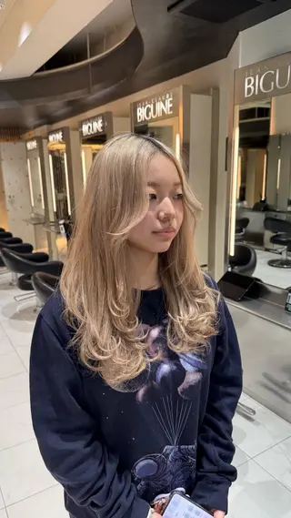 ロング カラー ジャンクロードビギン 下北沢店所属・RUNA/ バレイヤージュカラーのヘアスタイル