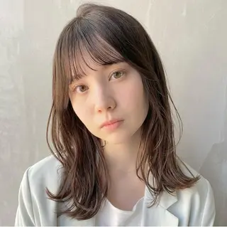セミロング 吉川 陽菜のヘアスタイル