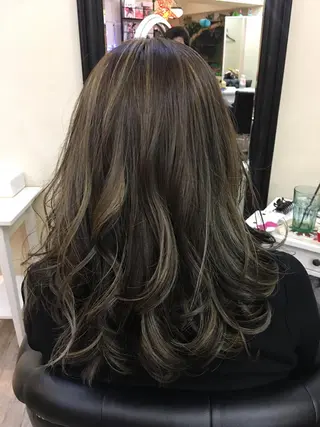 セミロング カラー 鶴見 和美のヘアスタイル