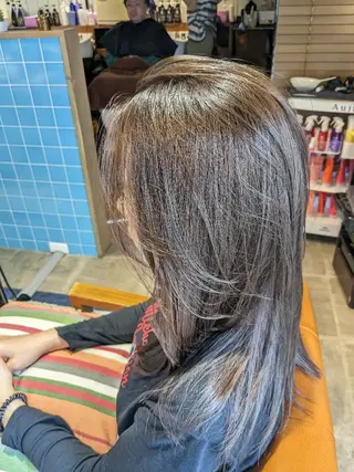 ロング カラー alushe 岡 陽子のヘアスタイル