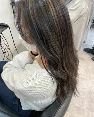 ロング カラー N°　jillva 腰山 菜々美のヘアスタイル