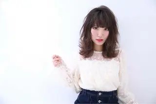 ミディアム ブリーチなしダブル/ レイヤーカット 小棹のヘアスタイル