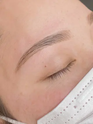 アイブロウ 尾上 茉由のマツエク・マツパデザイン