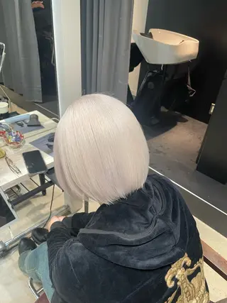 カラー youres hair 新宿3丁目店所属・🍫ハイトーン✖︎ 髪質改善🍫柴田のヘアスタイル