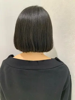 ショート パーマ ハイトーンカラー🤍 山下 優華のヘアスタイル