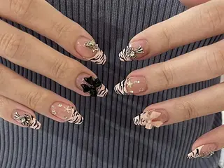 ネイル Rainrain💧 パーツ豊富、やり放題のネイルデザイン