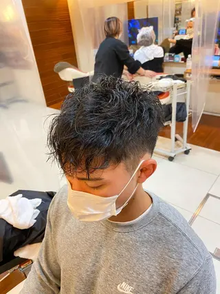 ショート パーマ メンズ 塩谷黎✨ブリーチ無W カラーメンズパーマ✨のヘアスタイル